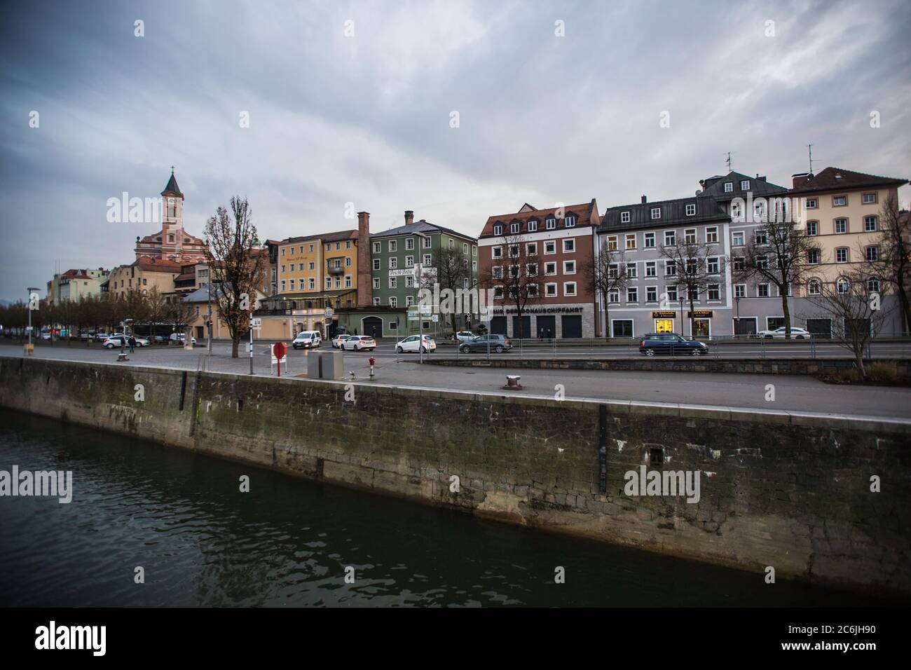 Passau / Deutschland - 19. Dezember 2019 - viele historische Gebäude finden Sie bei der Erkundung der Straßen der Innenstadt von Passau, Deutschland Stockfoto