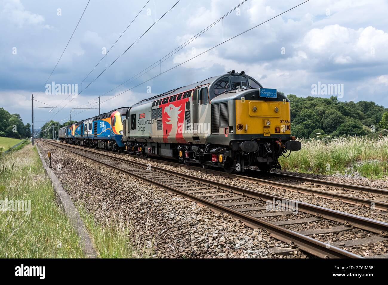 37884 Ableitungen 3 ex East Mids Power Cars 43052. 43066 & 43054 auf 5M60 Long Marston - Leicester LIP. Stockfoto