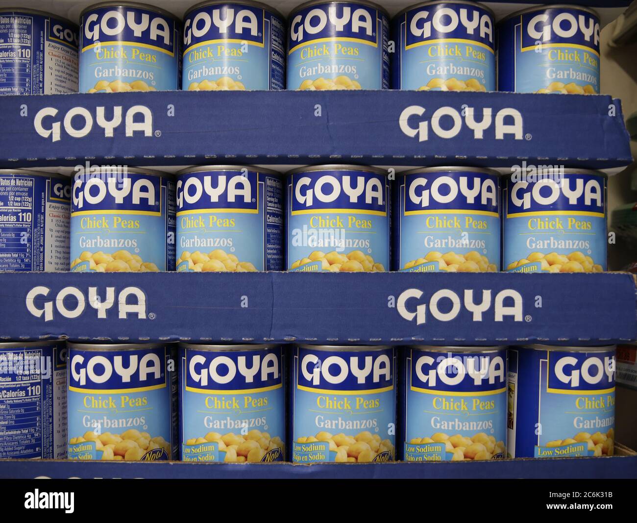 New York, Usa. Juli 2020. Goya-Produkte werden am Freitag, den 10. Juli 2020, auf einem Supermarkt in New York City ausgestellt. Der Hashtag #Goyaway war in den sozialen Medien am Freitag nach CEO von Goya Foods Robert Unanue lobte Präsident Donald Trump während im Weißen Haus Rose Garden am Donnerstag Nachmittag. Foto von John Angelillo/UPI Kredit: UPI/Alamy Live Nachrichten Stockfoto