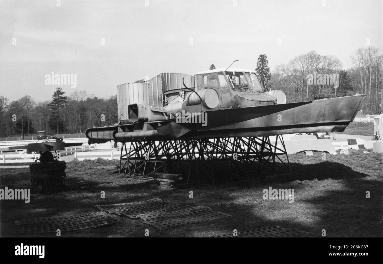 Die National Research Development Corporation (NRDC) SR.N1 Hovercraft in einem frühen Stadium seiner Entwicklung. Ca. 1959 Stockfoto