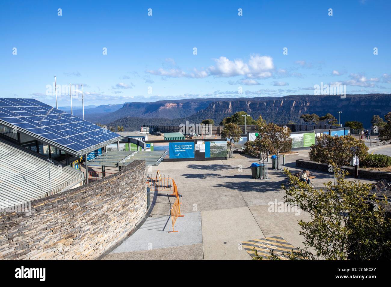 Riesige Sonnenkollektoren im Touristeninformationszentrum von Echo Point, Katoomba, Blue Mountains, New South Wales, Australien Stockfoto