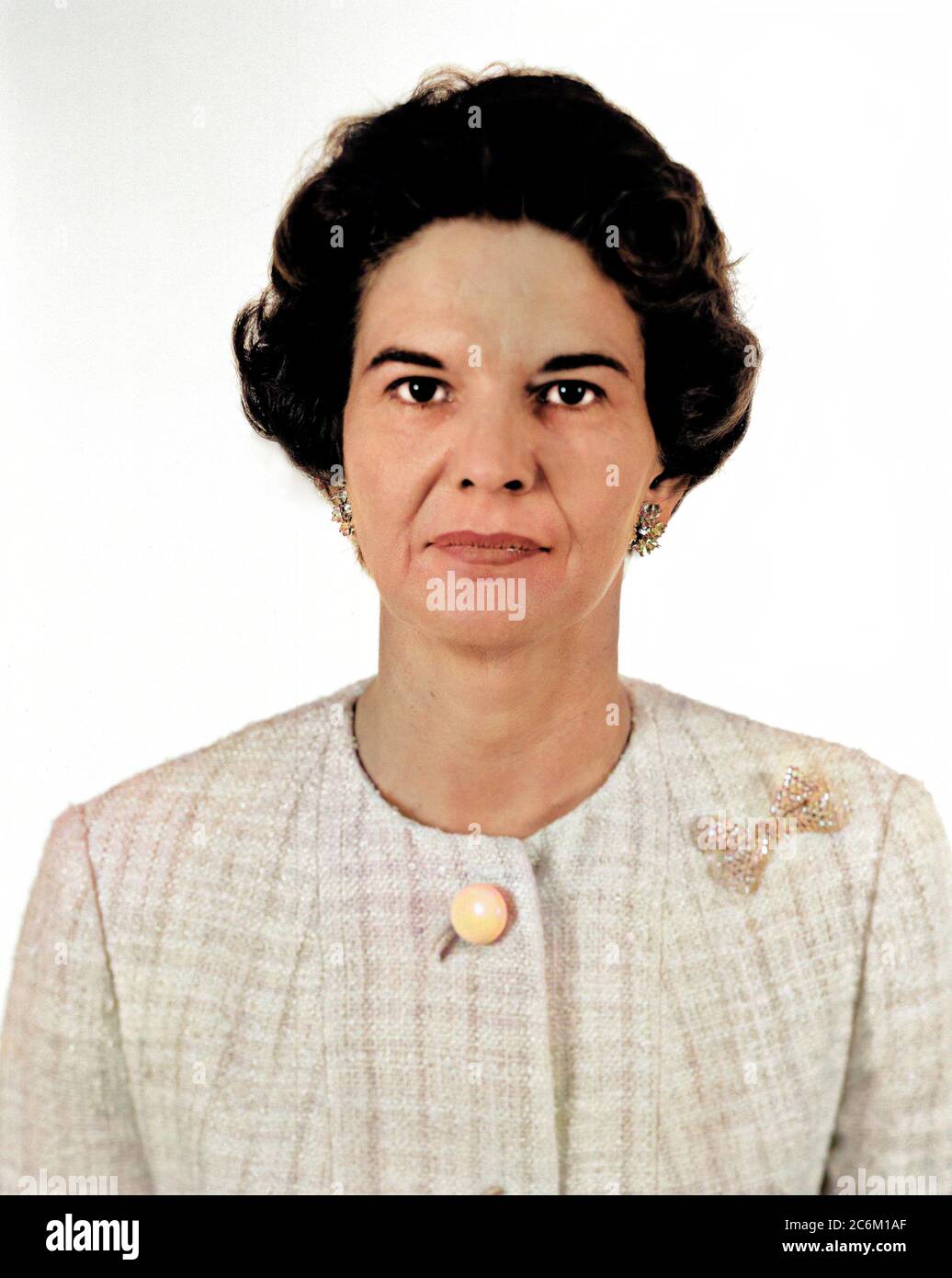 1964, USA: Die amerikanische Elektroingenieurin Frau KITTY Wingfield O'BRIEN JOYNER (1916 - 1993) der NASA, bei der Arbeit, Experte für Elektronik, am LANGLEY FORSCHUNGSZENTRUM. Erinnert wie die erste Frau Ingenieur am Memorial Langley Aeronautical Laboratory . DIGITAL EINGEFÄRBT . - NASA - N.A.S. - die Nationale Luft- und Raumfahrtbehörde - foto storiche - foto storica - scienziato - Wissenschaftler - INGEGNERE DONNA - INGEGNERIA ELETTRONICA - DONNE DONNA - AL LAVORO - AERONAUTICA --- Archivio GBB Stockfoto