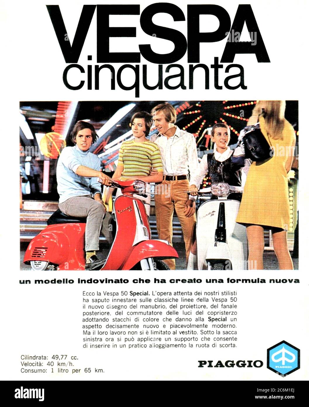 1970 , ITALIEN : die gefeierte italienische Roller VESPA 50 SPECIAL von PIAGGIO Industrie , Werbung . - MOTORROLLER - MOTORROLLER - Moto - INDUSTRIA - INDUSTRIALE - GESCHICHTE - foto storica - INDUSTRIALE - INDUSTRIE - INDUSTRIA - WERBUNG - pubblicità - Moto - motocicismo - Motorrad - Motorroller - ANNI SETTANTA - '70 - 70er --- Archivio GBB Stockfoto