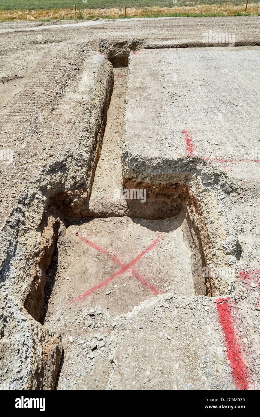 Drei Fuß tiefer Fußgraben für ein neues Gebäude Stockfoto