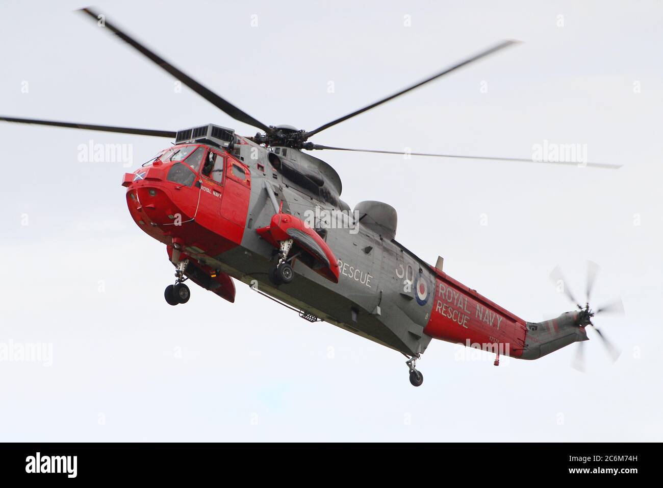 XZ578, ein Westland Sea King HU.5, der von der Royal Navy in der Such- und Rettungsrolle betrieben wird und 2015 von der East Fortune Airshow abreist. Stockfoto
