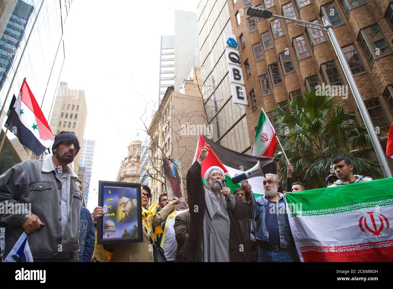 Ein islamischer Religionsführer spricht bei der Al-Quds Day Kundgebung in Sydney vor dem Ministerium für auswärtige Angelegenheiten und Handel in der Pitt Street 123, Sydney. Stockfoto