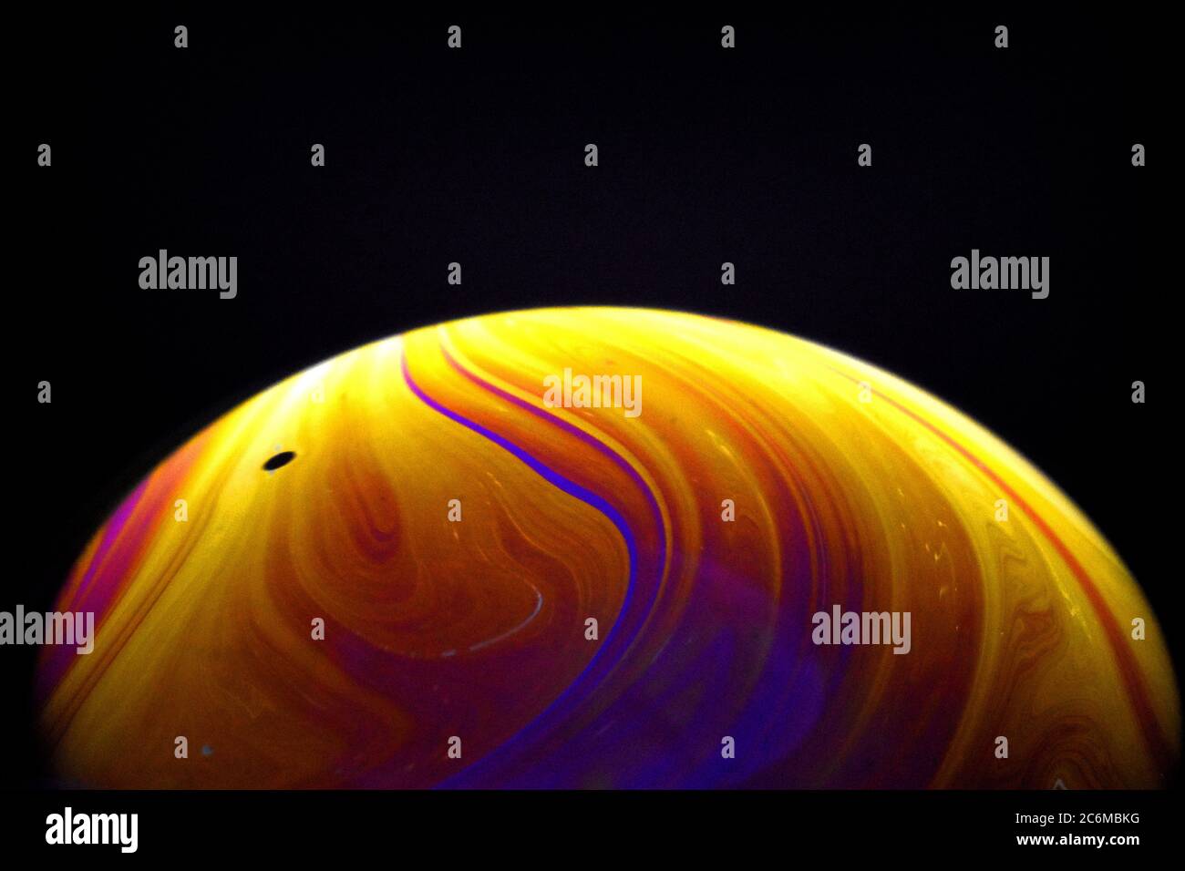 Zufällige Farbe der Seifenblase Oberfläche. Atmospher und Planet-Modell. Stockfoto