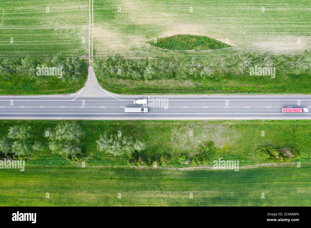 Straße durch landschaft -Fotos und -Bildmaterial in hoher Auflösung – Alamy