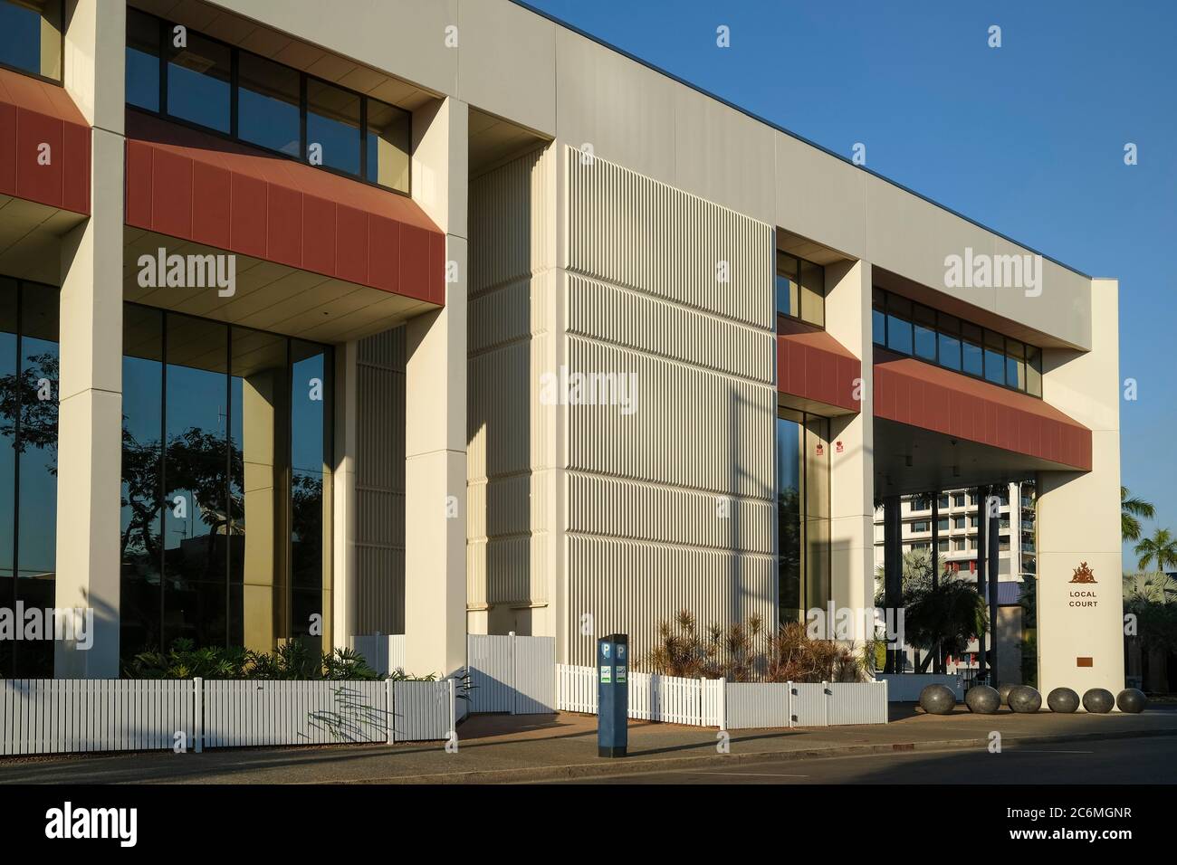 Darwin City Local Court, auch bekannt als Magistrat Court, in Darwin, Northern Territory, Australien. Stockfoto
