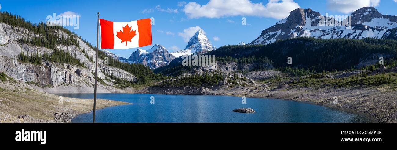 Wunderschöne Panoramaaussicht auf Og Lake im berühmten Mt Assiniboine Provincial Park Stockfoto