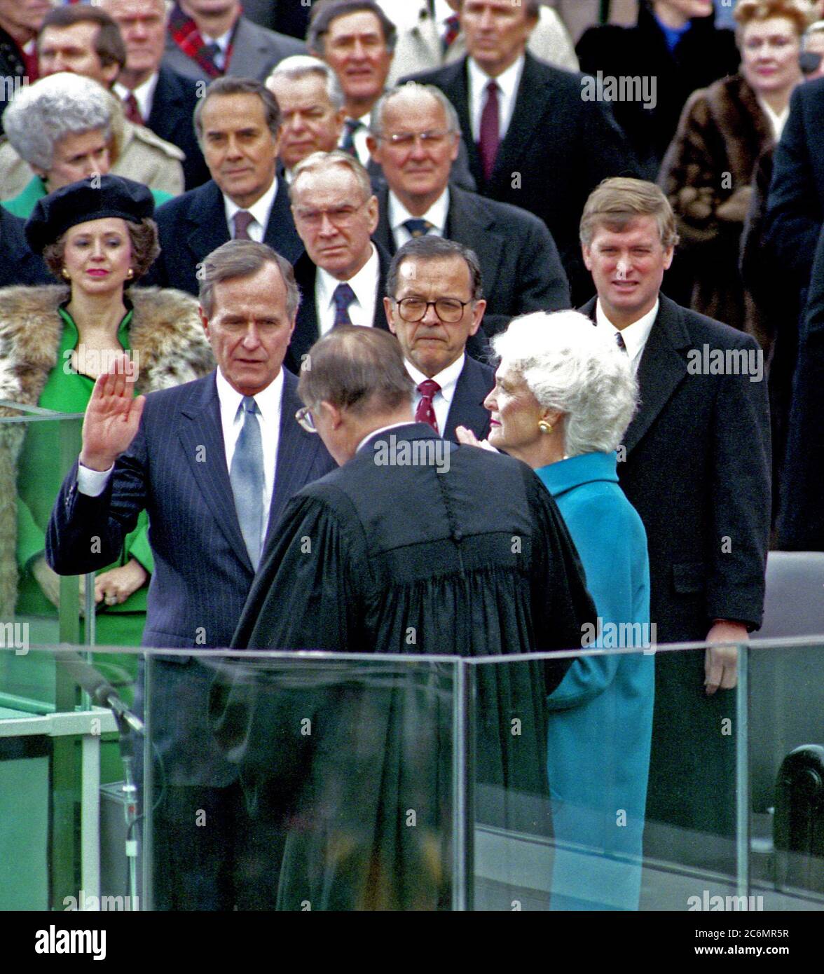An der Westfront des U.S. Capitol, Vice President George Herbert Walker Bush nimmt den Amtseid und wird der 41. Präsident der Vereinigten Staaten Stockfoto