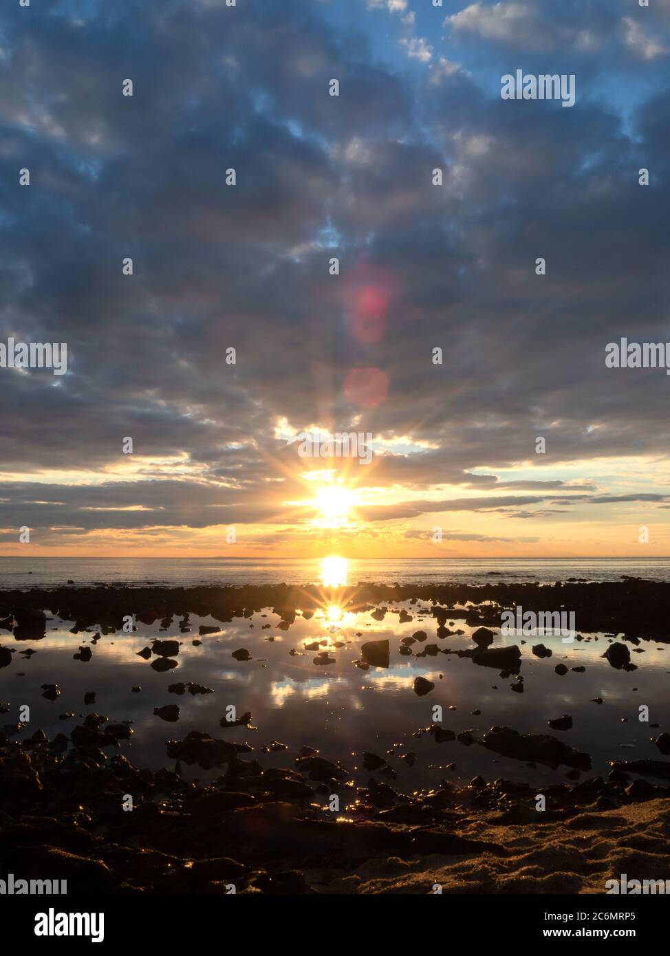 Die Sonne geht über Port Phillip Bay unter Stockfoto