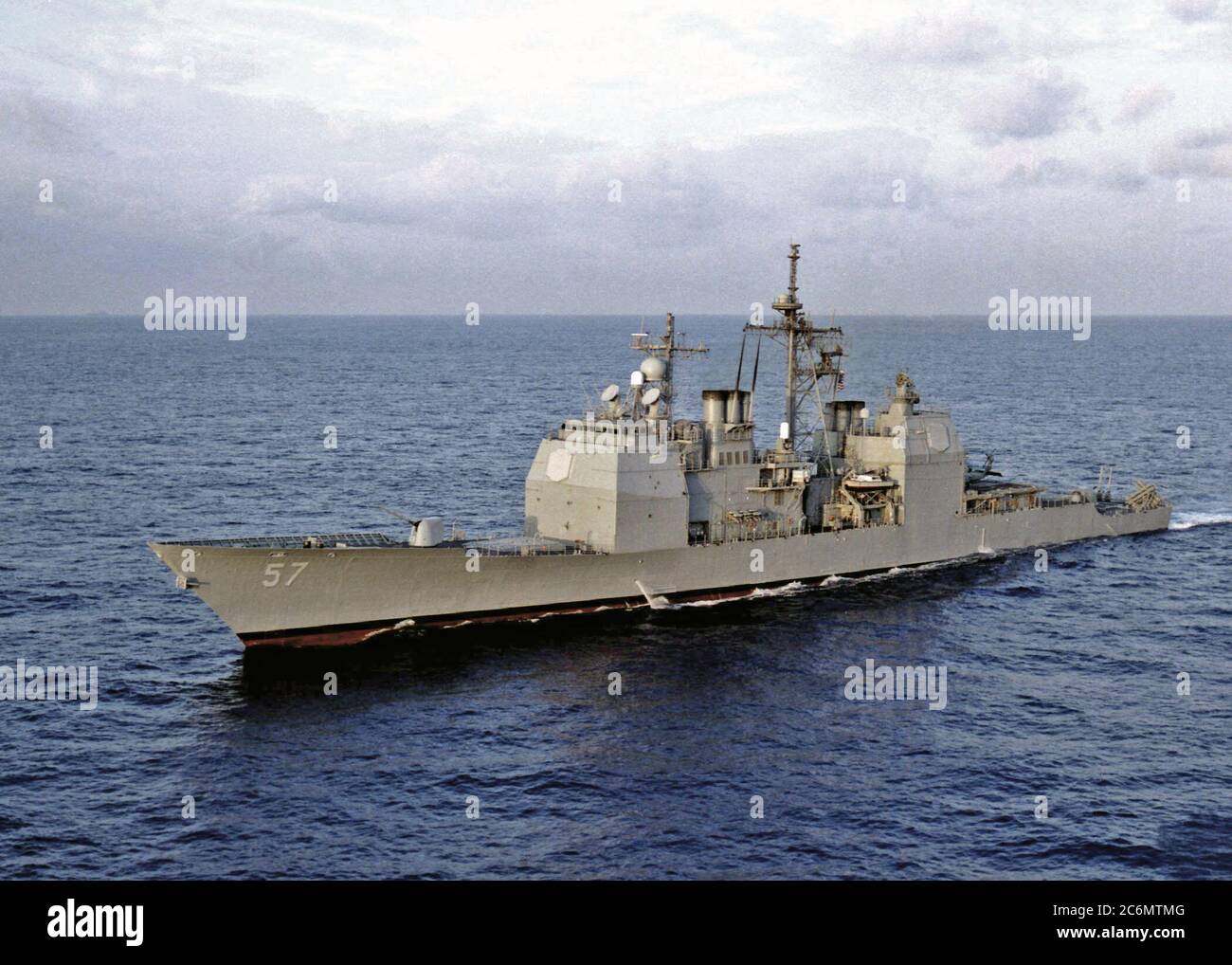 Ticonderoga-Klasse Lenkwaffen-kreuzer USS LAKE CHAMPLAIN (CG57) Stockfoto