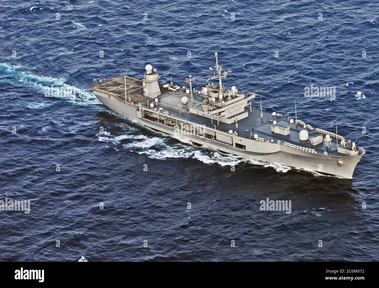 Der US Navy (USN) amphibische Befehl Schiff USS BLUE RIDGE (LCC 19) Transite das Südchinesische Meer, während zwei Monaten regelmäßig geplanten Einsatz. Stockfoto
