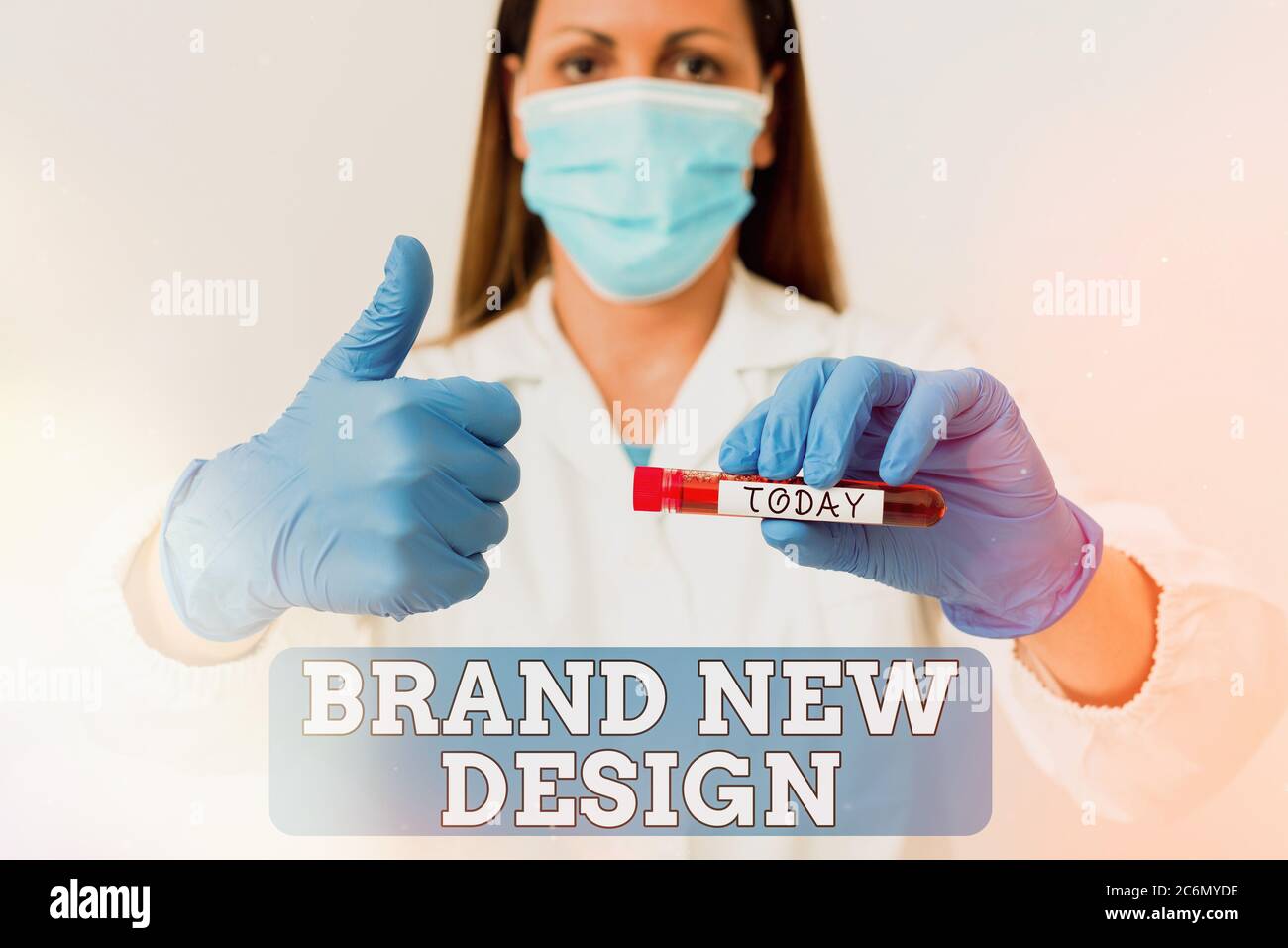 Schreibnotiz mit brandneuem Design. Geschäftskonzept für Brainstorming über Branding Strategie und Produktidentität Labor Blutprobe für Stockfoto