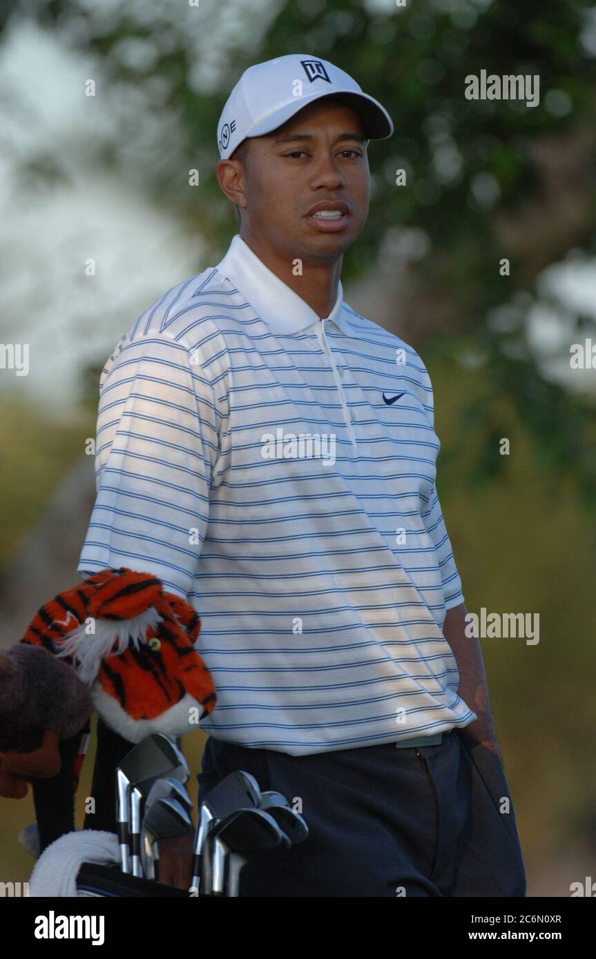 MIAMI, FL-MÄRZ: Tiger Woods bei der Ford Championship in Doral zum zweiten Jahr in Folge. Auf dem Dorals Blue Monster Golfplatz im Doral Golf Resort & Spa. März 2006 Miami Beach, Florida Menschen: Tiger Woods Stockfoto