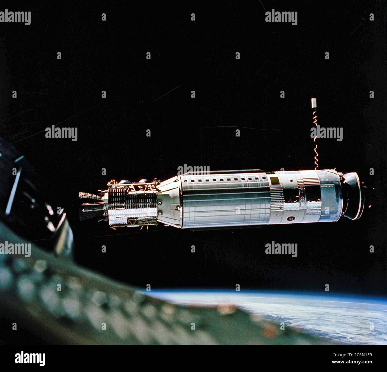 Um die Agena Target Docking Fahrzeug aus dem Gemini-8 Satelliten während Rendezvous im Weltraum gesehen Stockfoto