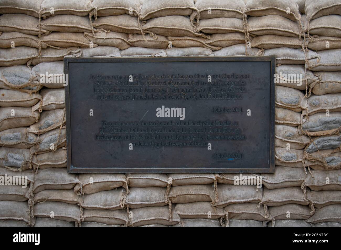 Nahaufnahme des checkpoints charlie in Berlin Stockfoto