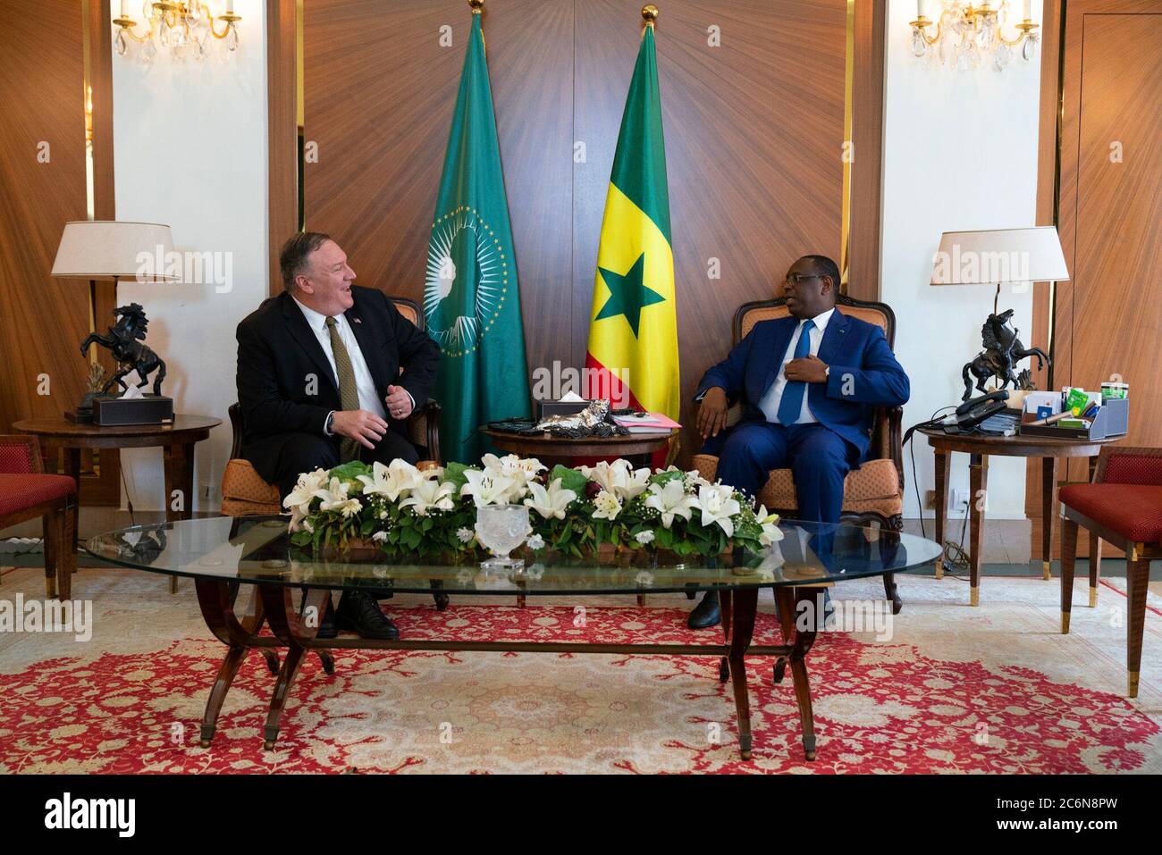 Der US-Außenminister Michael R. Pompeo trifft sich am 16. Februar 2020 mit dem senegalesischen Präsidenten Macky Sall in Dakar, Senegal Stockfoto