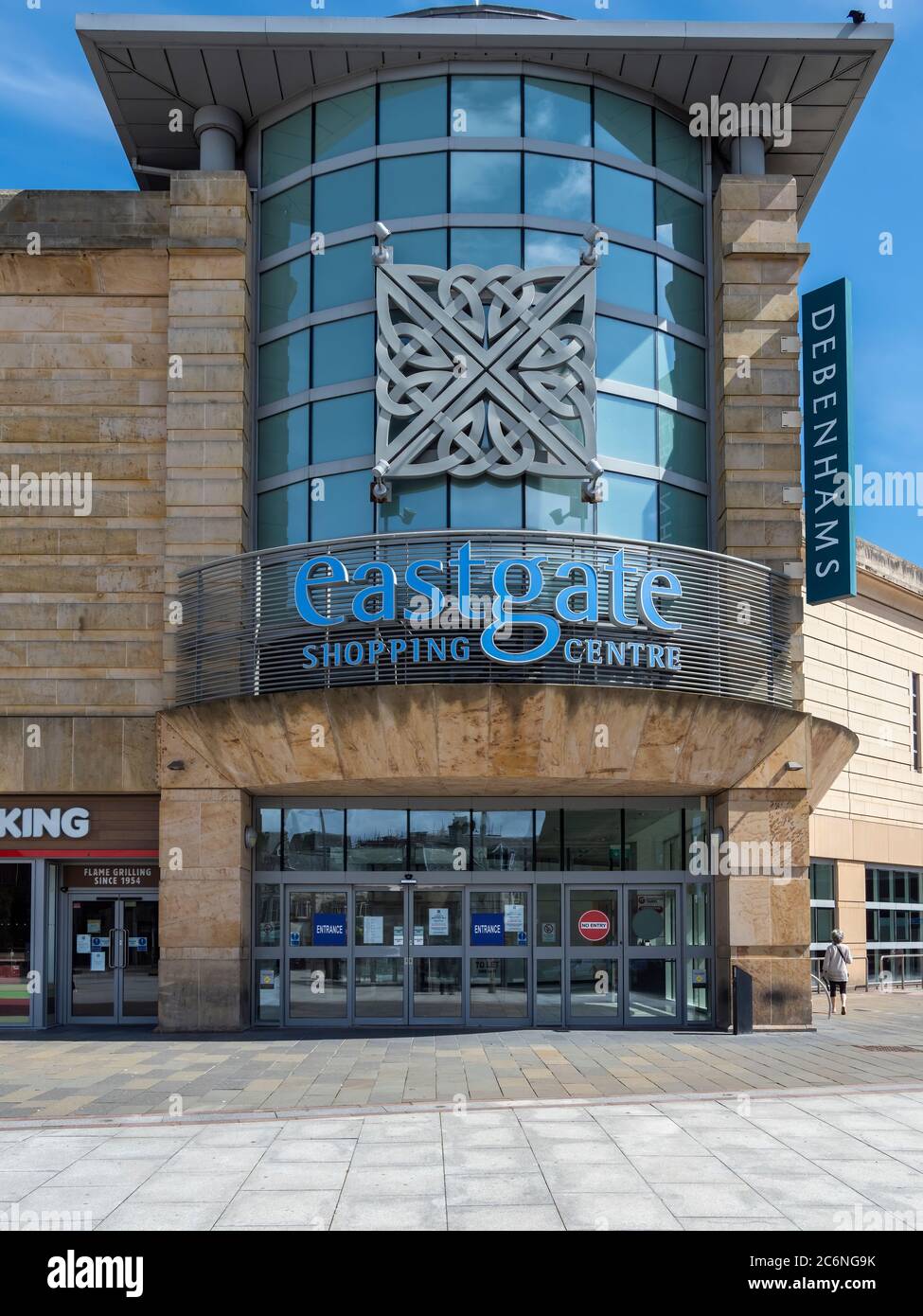 Eastgate Shopping Center geschlossen während Coronavirus Sperre. Vom Eingang in Falcon Square, Inverness, Schottland Stockfoto