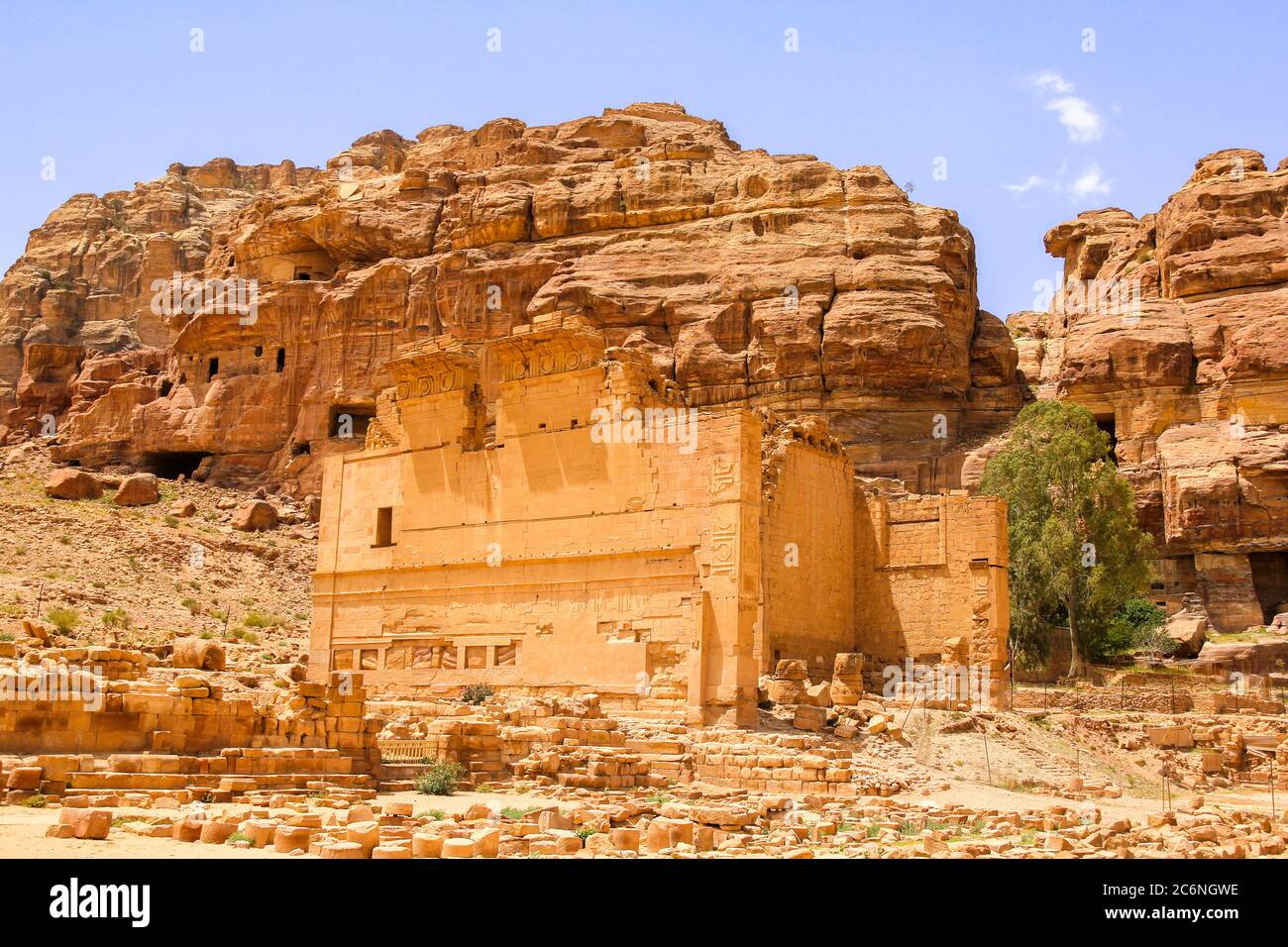 QASA Al-Bint Tempel, andere Legenden nennen es den Palast der Pharaonen-Tochter - die einzige substanzielle Stein-gebaute Struktur in Petra, Jordanien. Baud Stockfoto