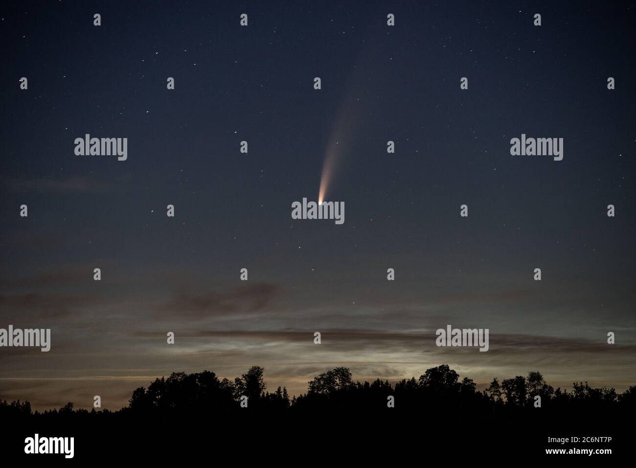 KOMET Neowise C/2020 F3 über Deutschland Stockfoto