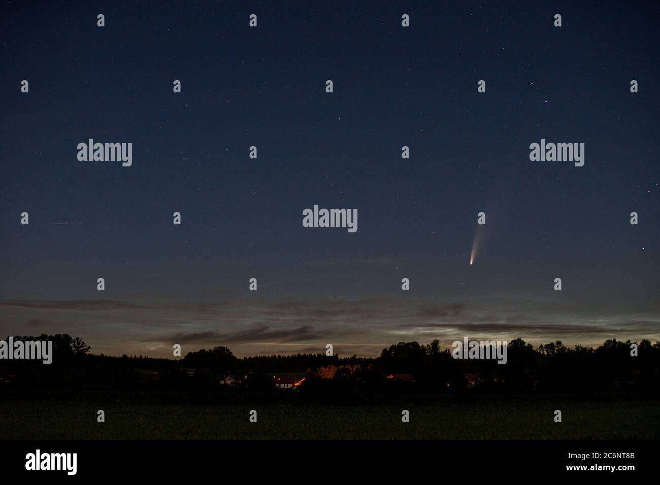 KOMET Neowise C/2020 F3 über Deutschland Stockfoto