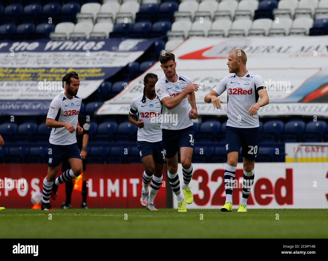 Deepdale Stadium, Preston, Lancashire, Großbritannien. Juli 2020. English Championship Football, Preston North End gegen Nottingham Forest; Jayden Stockley von Preston North End feiert, nachdem er das erste Tor seiner Seite erzielt hat, um den Score 1-1 nach fünfzehn Minuten zu erreichen.Credit: Action Plus Sports/Alamy Live News Stockfoto