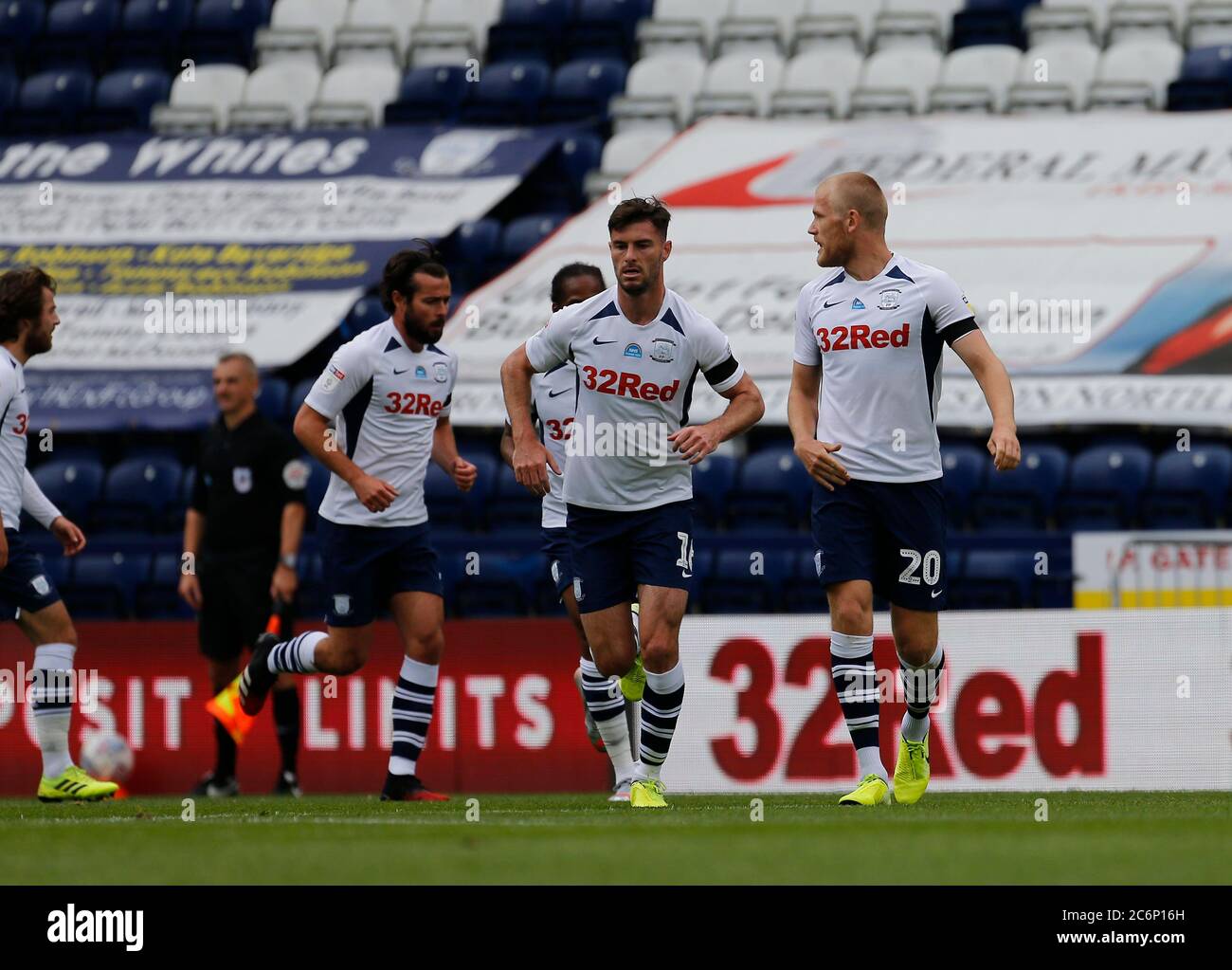 Deepdale Stadium, Preston, Lancashire, Großbritannien. Juli 2020. English Championship Football, Preston North End gegen Nottingham Forest; Jayden Stockley von Preston North End feiert, nachdem er das erste Tor seiner Seite erzielt hat, um den Score 1-1 nach fünfzehn Minuten zu erreichen.Credit: Action Plus Sports/Alamy Live News Stockfoto