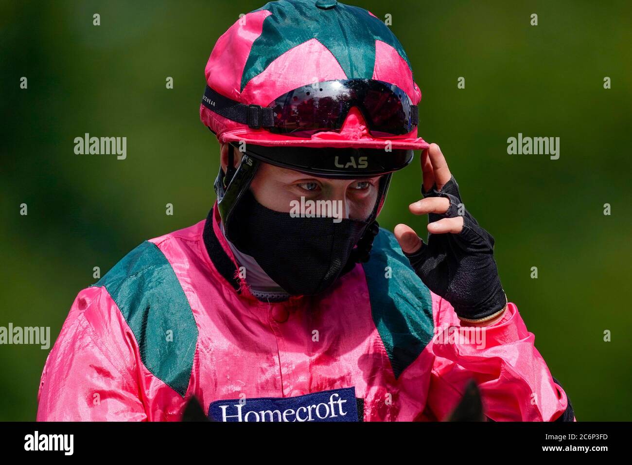 Cieren Fallon nach dem Reiten Oxted, um die Darley Juli Cup Einsätze am dritten Tag des Moet und Chandon Juli Festival auf Newmarket Racecourse zu gewinnen. Stockfoto