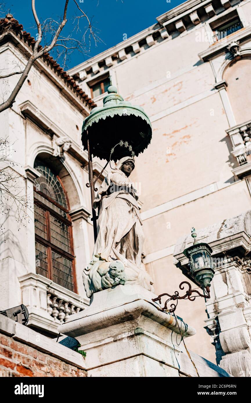 Eingang Ca'Rezzonico an der Fondamenta Rezonnico, Dorsoduro, Venedig, Italien Stockfoto