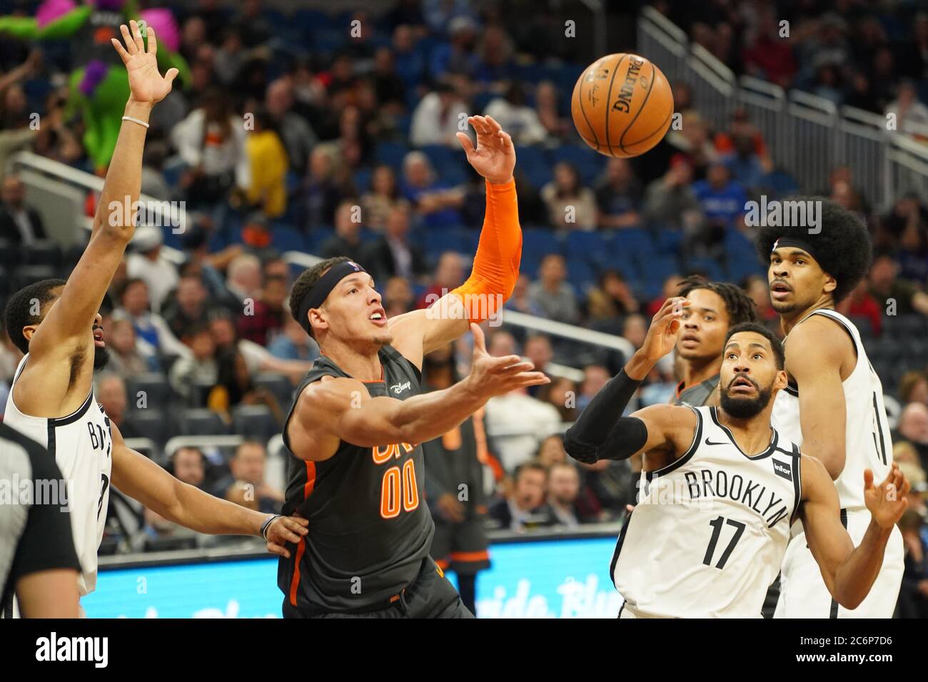 Aaron Gordon (#00) verliert den Ball. (Amway Center in Orlando am Freitag, 6. Januar 2020) Bildnachweis: Marty Jean-Louis Stockfoto