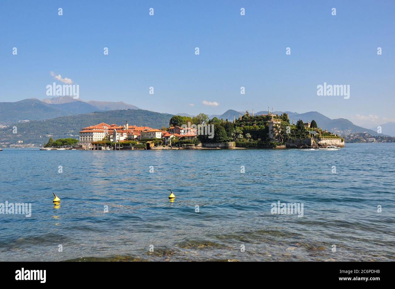 Isola Bella am Lago Maggiore, Italien vom Ufer aus gesehen bei Stresa Stockfoto