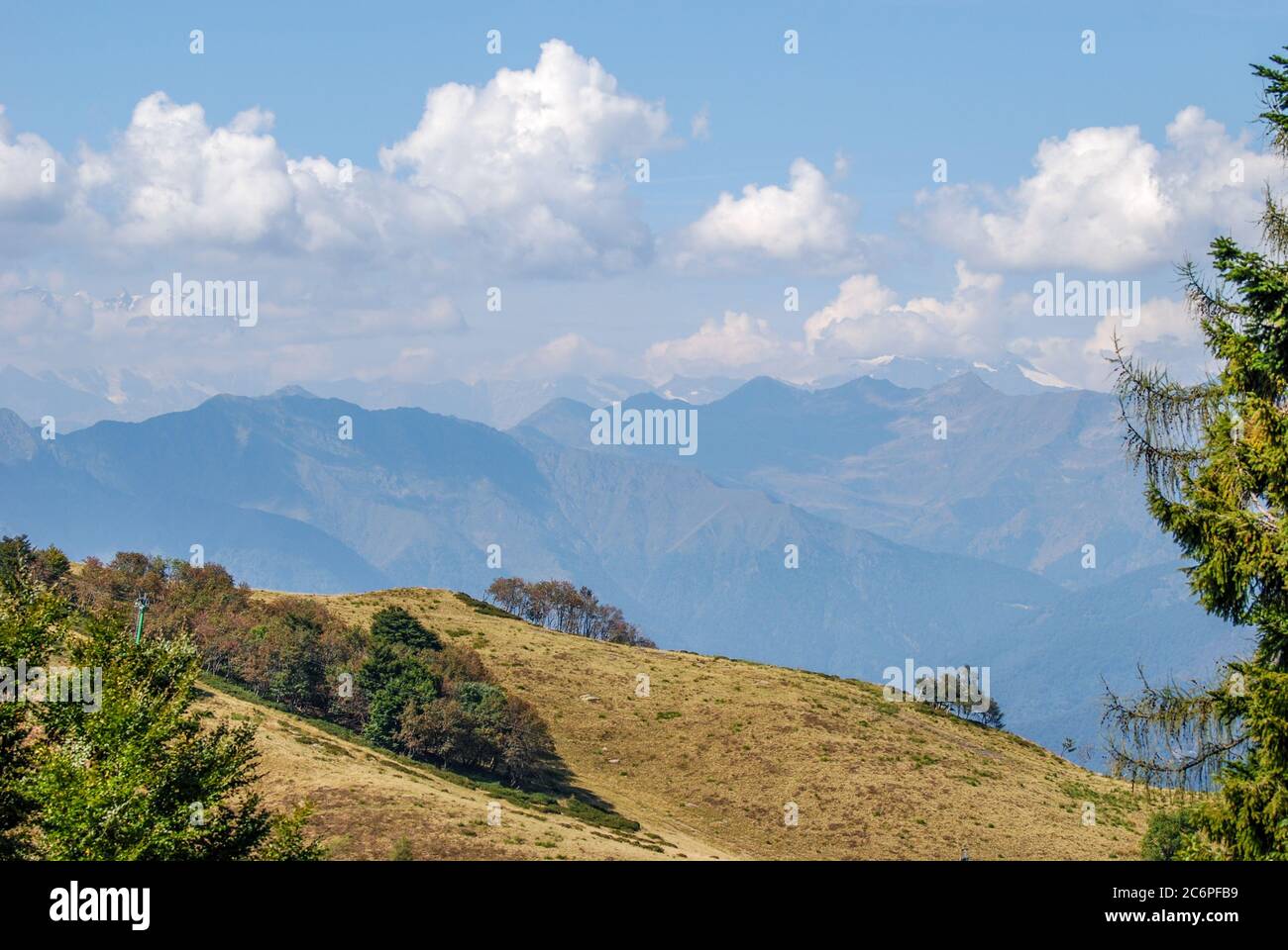Ein Blick von Mottarone über Stresa und Lago Maggiore, Italien Stockfoto