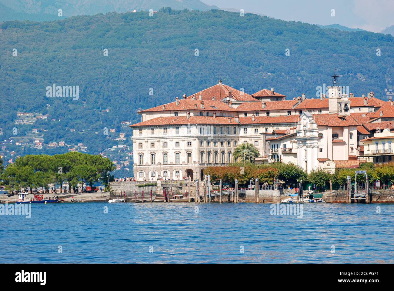 Blick auf die Insel Isola Bella und den Palazzo Borromeo im Lago Maggiore, Italien Stockfoto