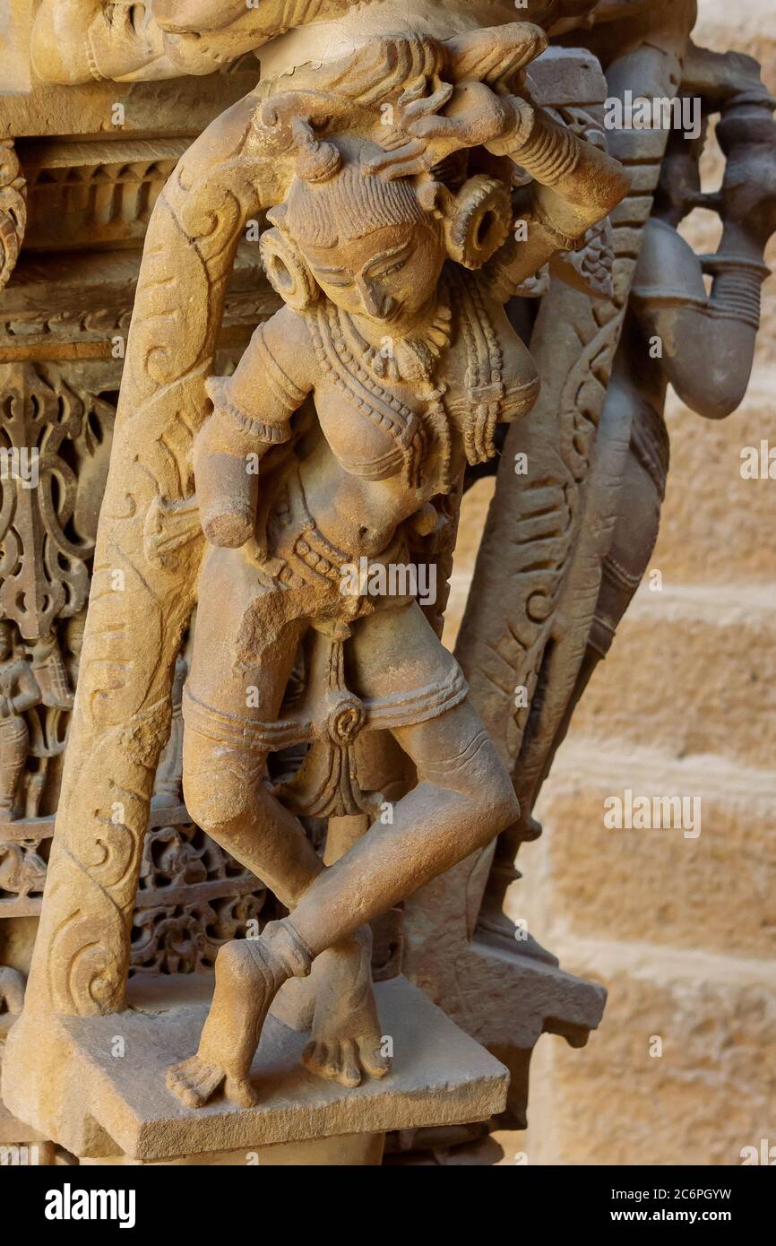 Jaisalmer, Rajasthan, Indien- Feb 18,2020.A Ansicht der Skulptur auf Jain Temple Wänden Stockfoto