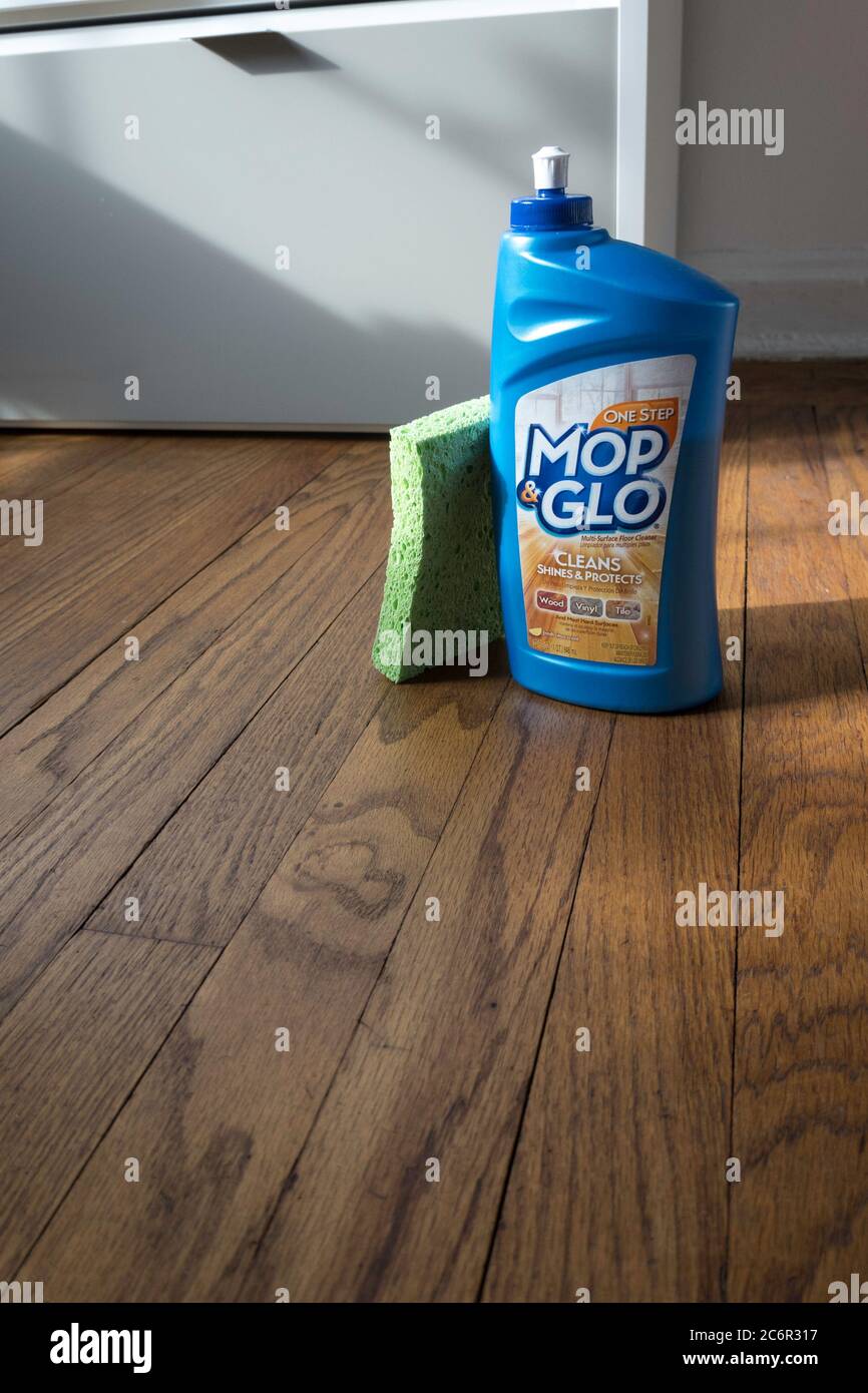 Mop & Glo ist ein Bodenreiniger mit mehreren Oberflächen, USA Stockfoto