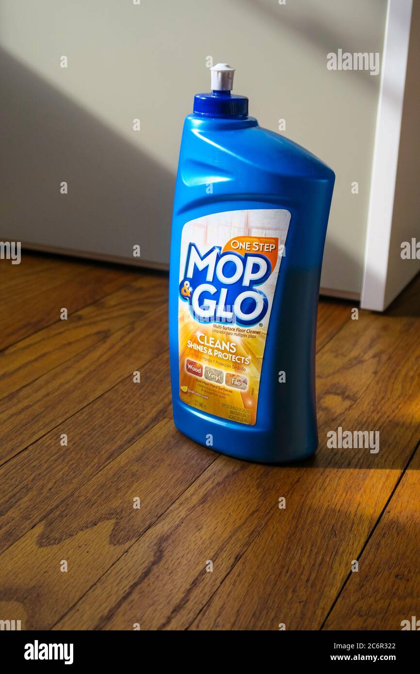 Mop & Glo ist ein Bodenreiniger mit mehreren Oberflächen, USA Stockfoto