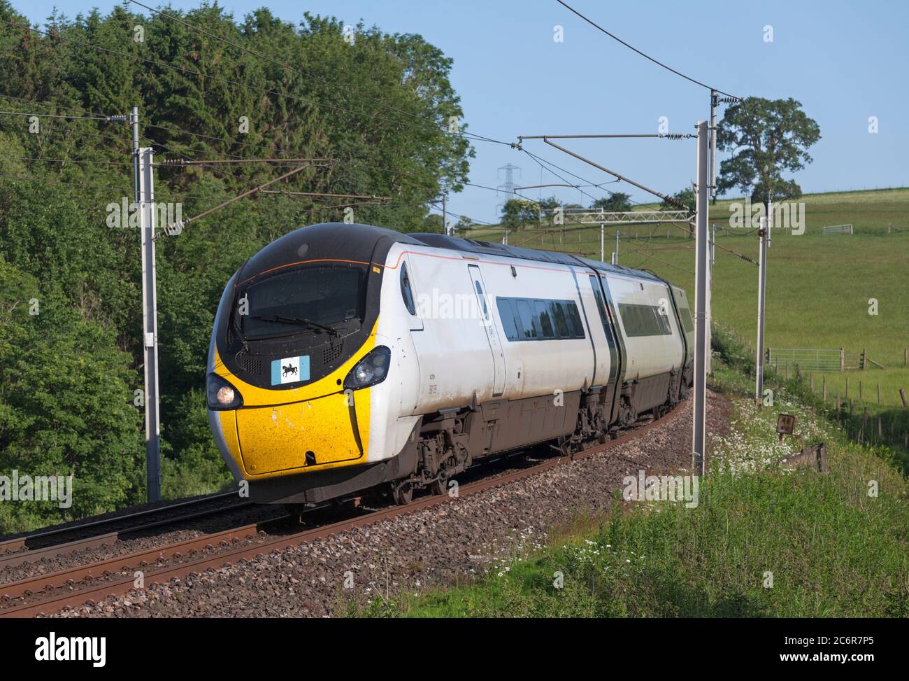 Erster Trenitalia Avanti Westküste Alstom Pendolino Zug 390039, der eine Kurve auf der Hauptlinie der Westküste umfährt Stockfoto