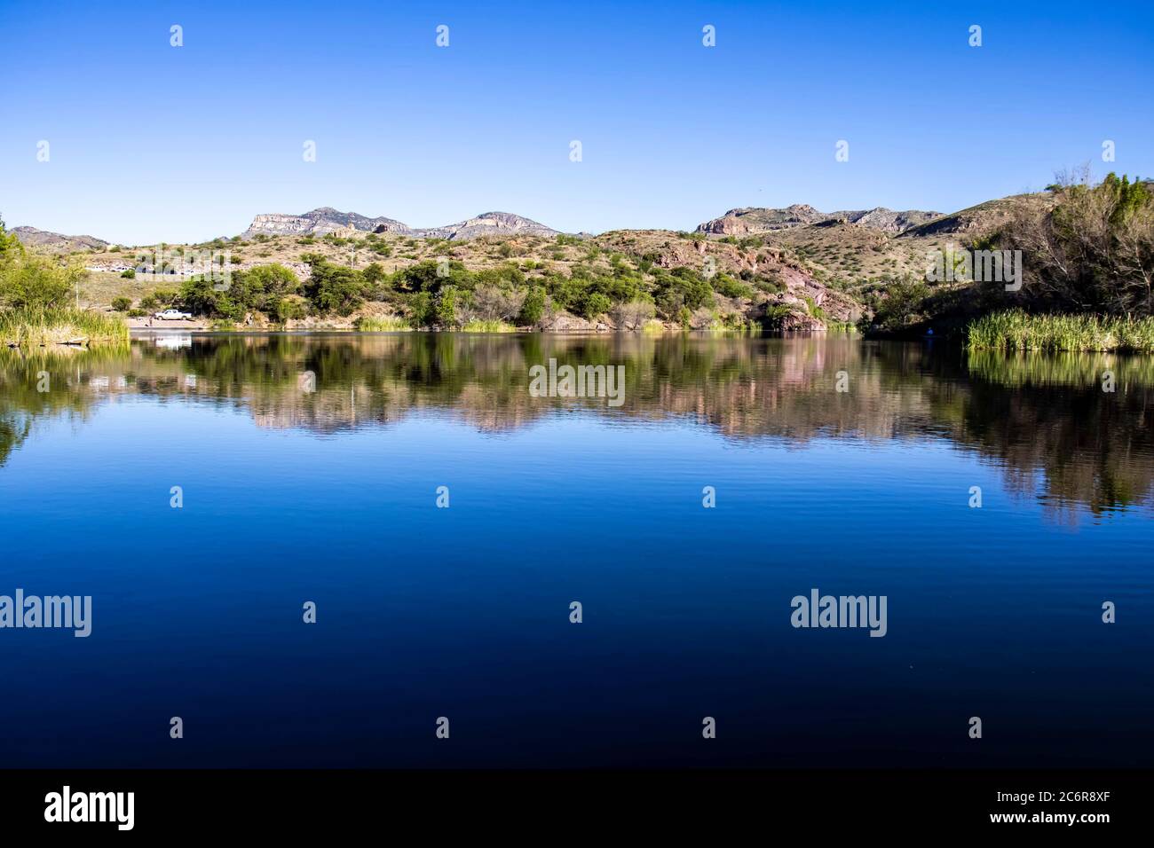 Pena Blanca Lake ist Arizonas südlichster Stausee, er liegt nur ein paar Meilen von der internationalen Grenze zu Mexiko und der Stadt Nogales entfernt. Stockfoto