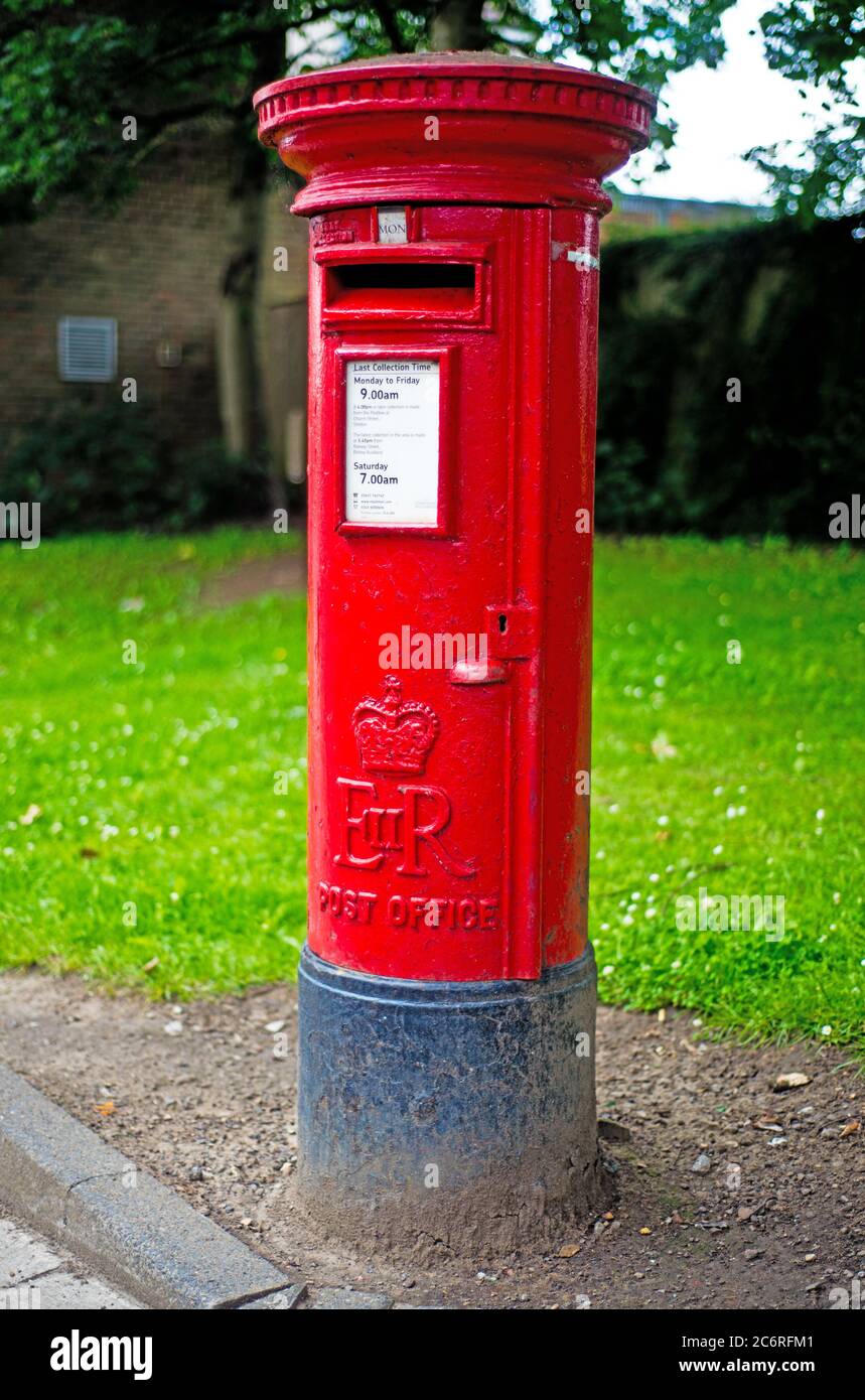 ER Slimline Briefkasten, Shildon, County Durham, England Stockfoto