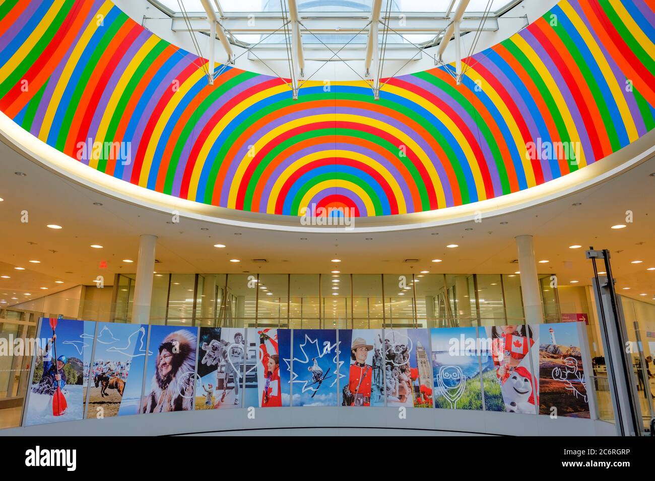 Flughafenreise, Flughafen-Kunstwerke, Toronto Pearson International Airport Terminal 1 International Arrivals, Toronto, Kanada Stockfoto