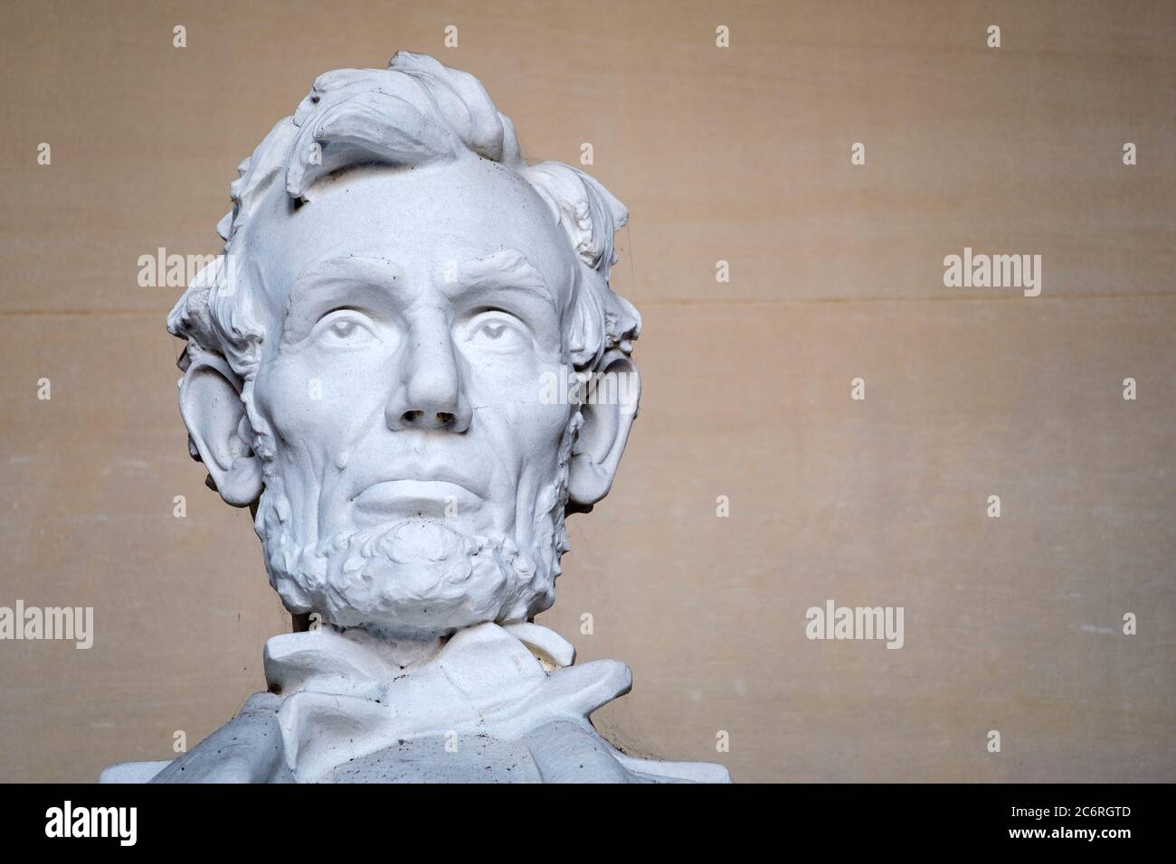 Nahaufnahme des Gesichts der Statue von Präsident Abraham Lincoln von Daniel Chester French am Lincoln Memorial in Washington DC, District of Columbia, USA Stockfoto