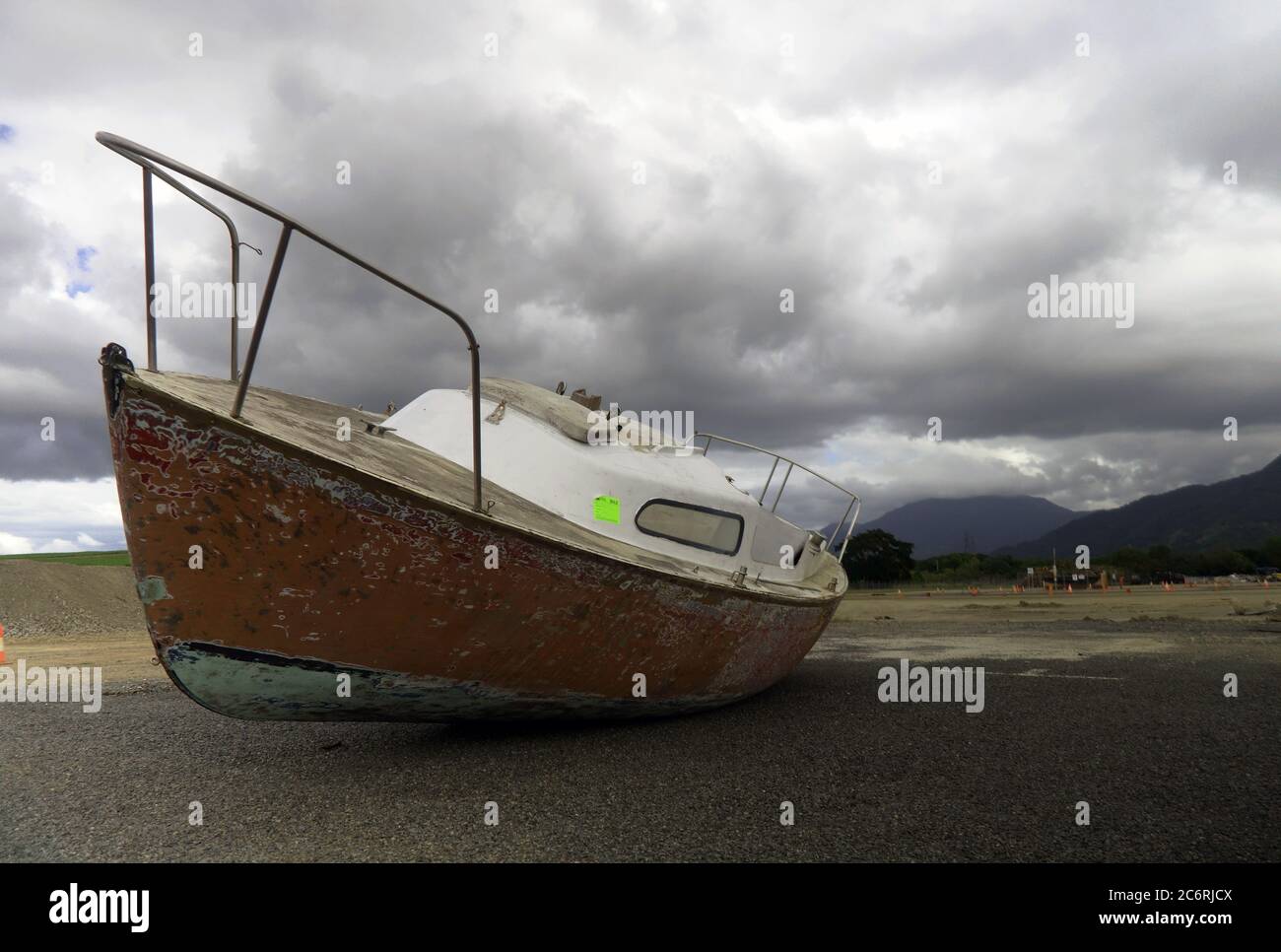 Verlassene Yacht verkauft in Junk Yard, Cairns, queensland, Australien. Keine PR Stockfoto