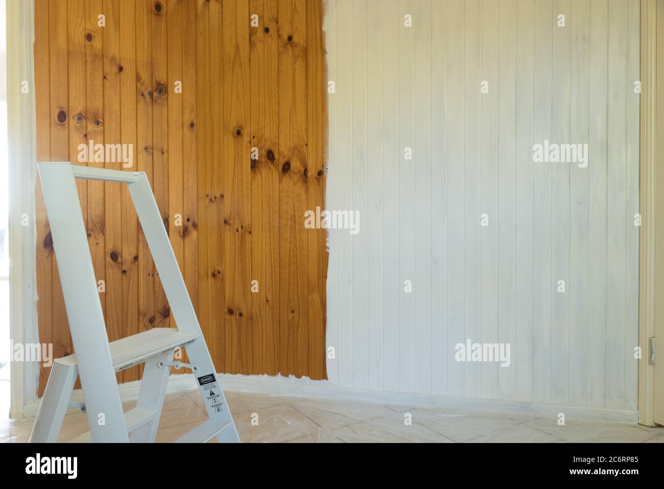 Naturholz Feder und Nut Wand lackiert off-weiß Stockfoto