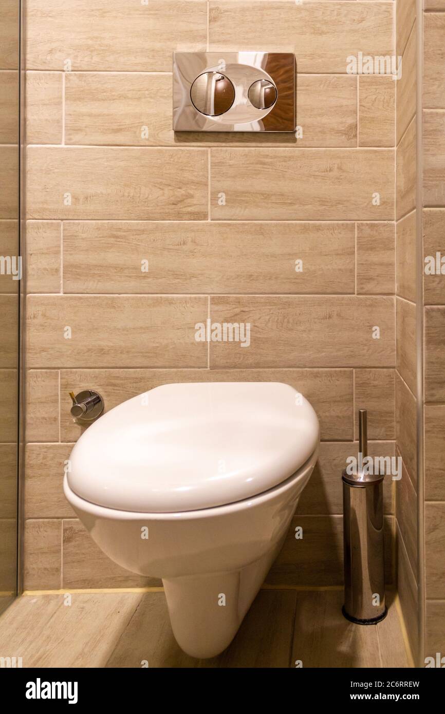 Moderne Hotel oder Haus WC Schüssel Innenansicht Stockfoto