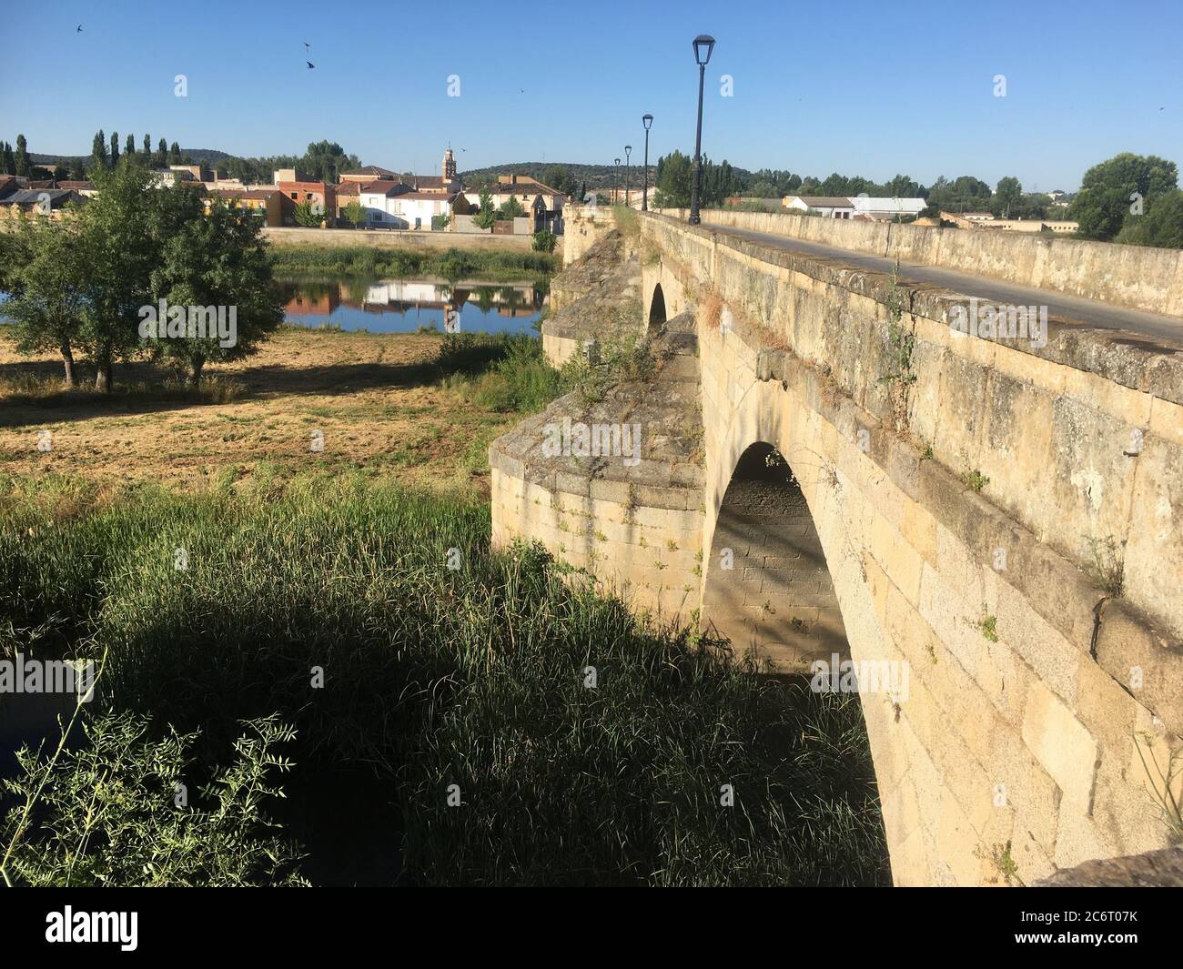 Römische Brücke von Ciudad Rodrigo in Salamanca Stockfoto