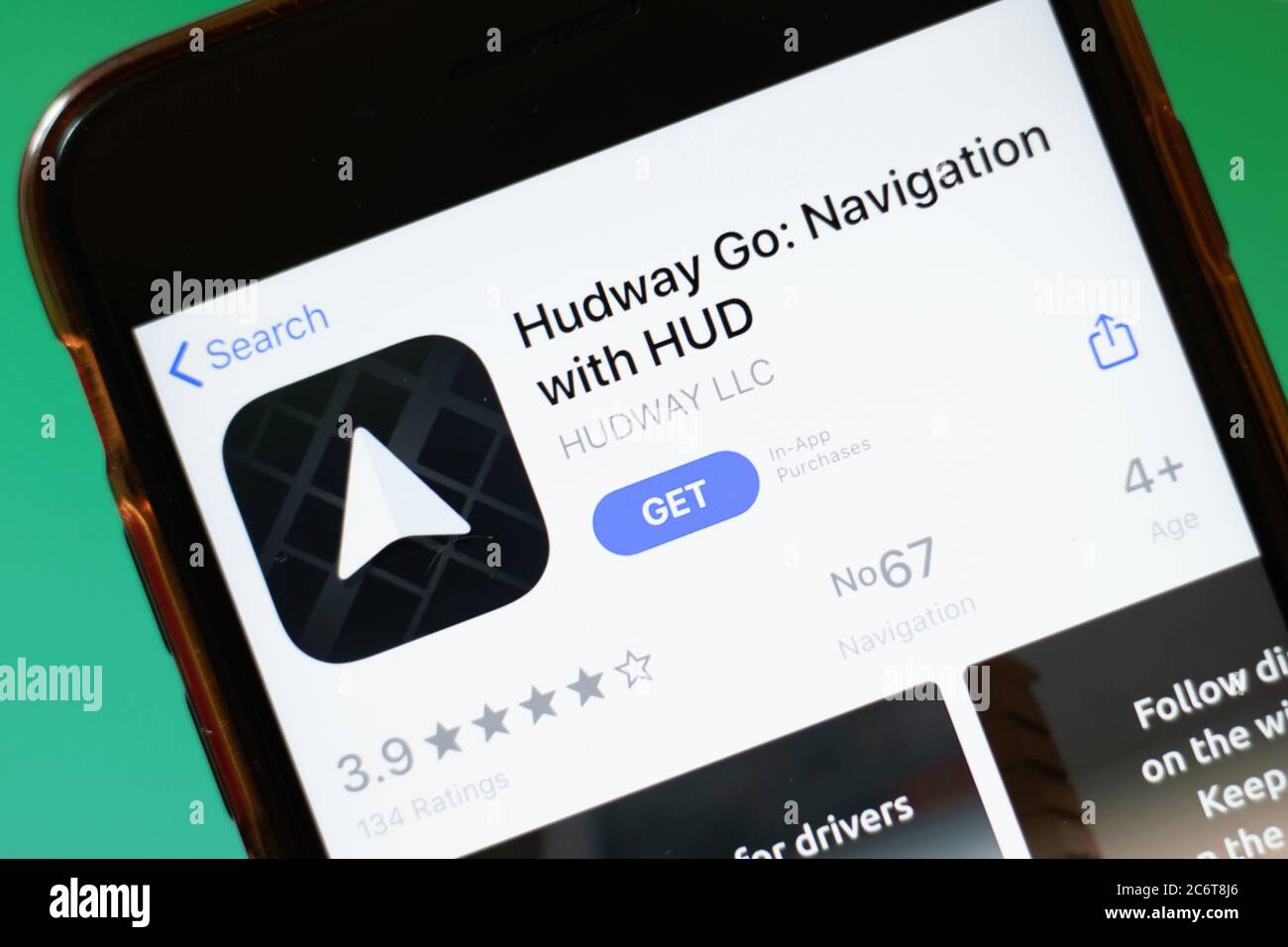 Moskau, Russland - 1. Juni 2020: Hudway Go Navigation mit HUD App Logo auf Smartphone, illustrative Editorial Stockfoto