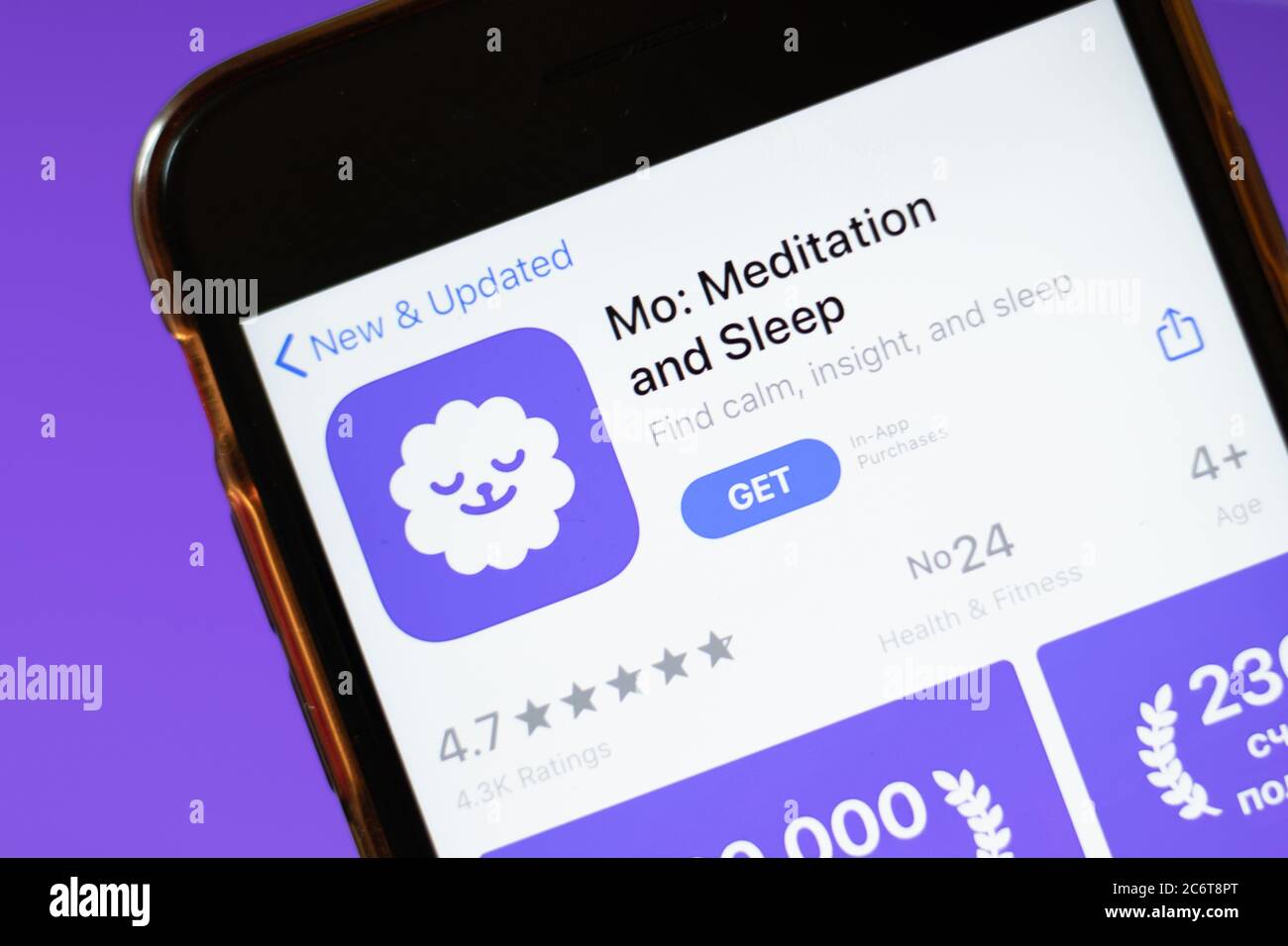 Moskau, Russland - 1. Juni 2020: Mo Meditation und Schlaf App Logo auf Smartphone, illustrative Editorial Stockfoto