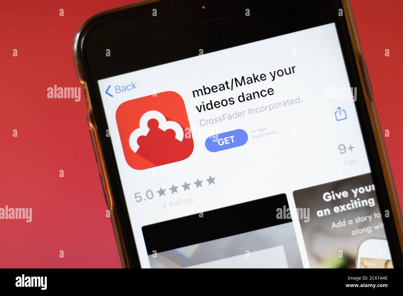 Moskau, Russland - 1. Juni 2020: mbeat Machen Sie Ihre Videos Tanz App Logo auf dem Smartphone, illustrative Editorial Stockfoto